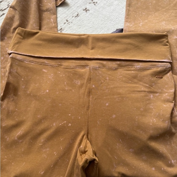 PINK Victoria's Secret Flared Yoga Pants in Brown / Tan and Purple - Picture 14 of 16